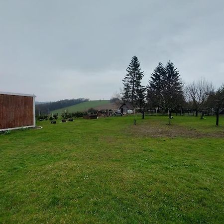 Villa Dum Nedaleko Resovskych Vodopadu Tvrdkov Exterior foto