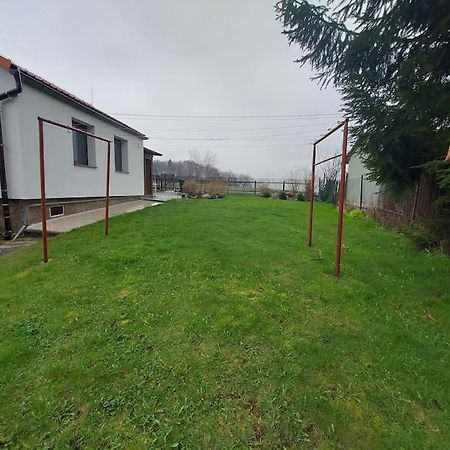 Villa Dum Nedaleko Resovskych Vodopadu Tvrdkov Exterior foto