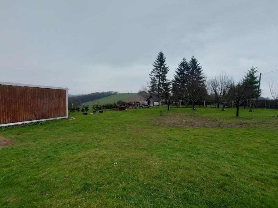 Villa Dum Nedaleko Resovskych Vodopadu Tvrdkov Exterior foto