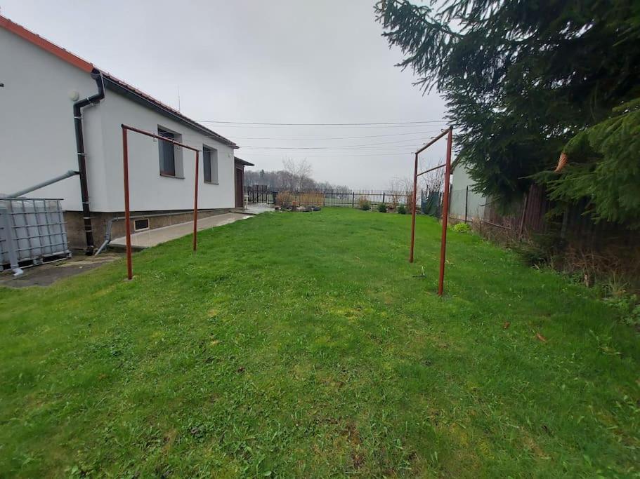 Villa Dum Nedaleko Resovskych Vodopadu Tvrdkov Exterior foto