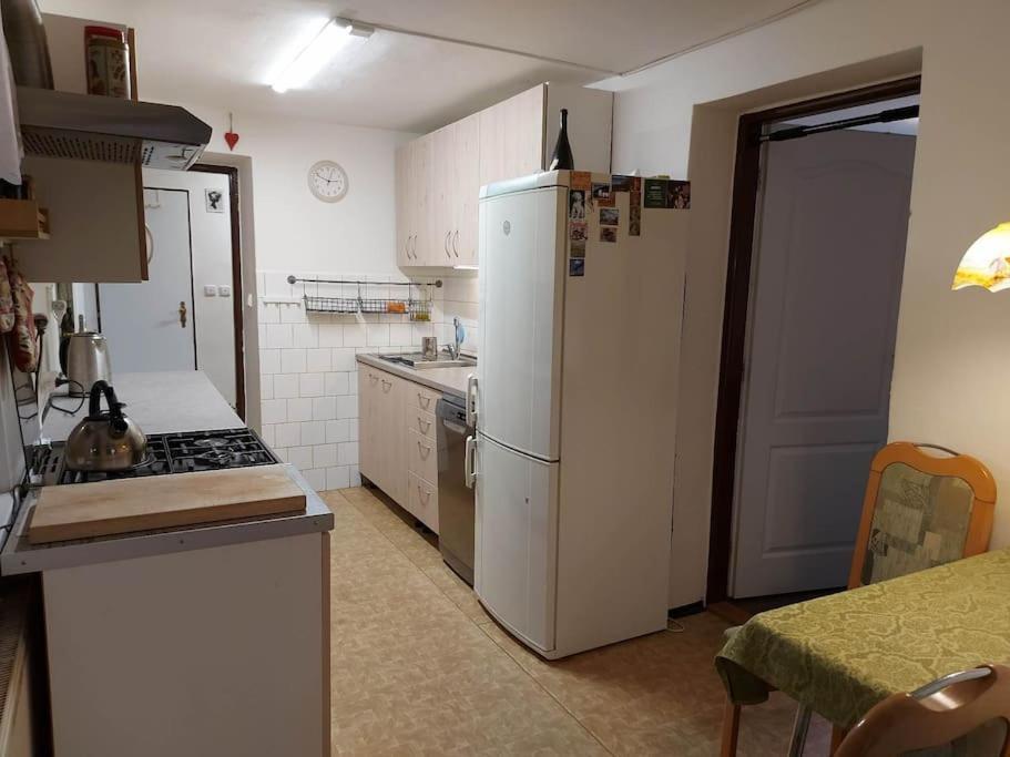Villa Dum Nedaleko Resovskych Vodopadu Tvrdkov Exterior foto