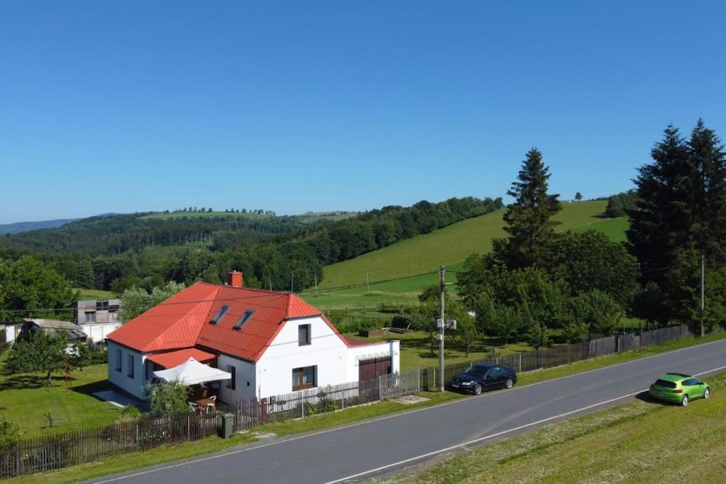 Villa Dum Nedaleko Resovskych Vodopadu Tvrdkov Exterior foto